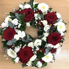 Red rose wreath ring