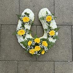 Yellow Rose Horse Shoe Tribute 
